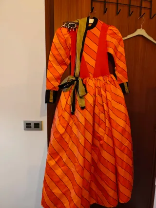 Disfraz princesa con cancan naranja