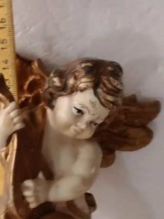 Angelo vintage con strumento musicale