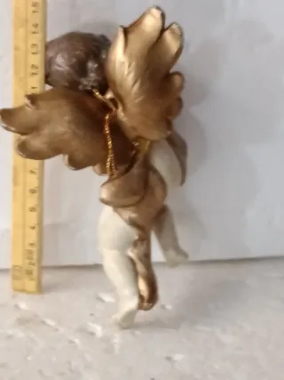 Angelo vintage con strumento musicale