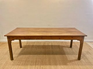 Antigua mesa de comedor