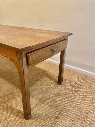 Antigua mesa de comedor