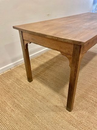 Antigua mesa de comedor