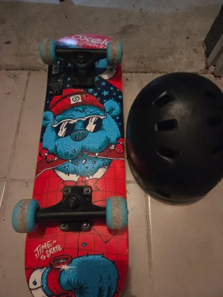 Monopatín y Casco Oxelo