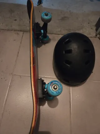 Monopatín y Casco Oxelo