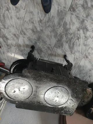 Vecchia stufa a legna in ghisa