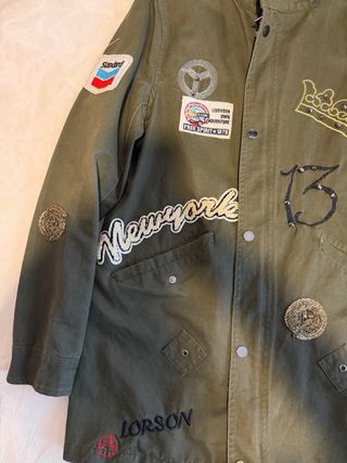 Chaqueta verde militar con parches