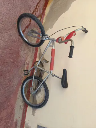 BMX antigua contra pedal