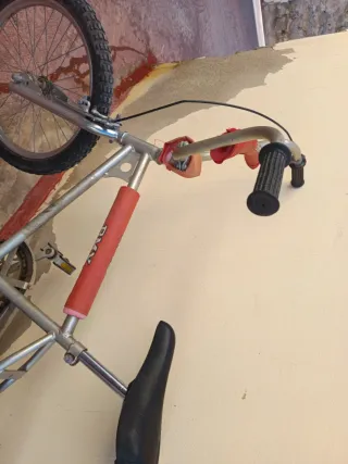 BMX antigua contra pedal