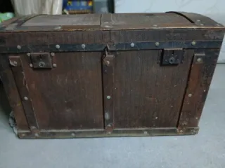 Baúl antiguo madera y metal 1900 y 1920