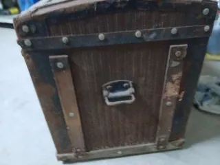 Baúl antiguo madera y metal 1900 y 1920