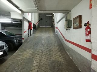 Garaje en venta en Artigas - Llefià en Badalona