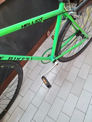 Bicicleta de carreras Helliot verde