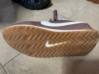Deportivas Nike Marrones y Blancas