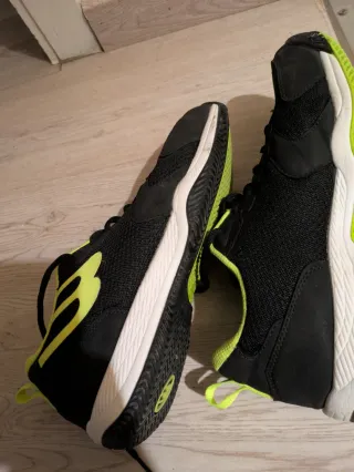 Zapatillas Bullpadel Negras y Flúor