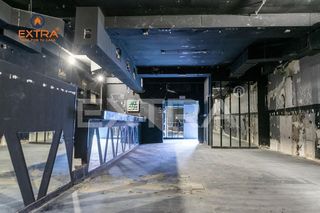 Local comercial en alquiler en San Juan Bautista en Madrid