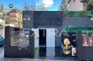 Local comercial en alquiler en San Juan Bautista en Madrid