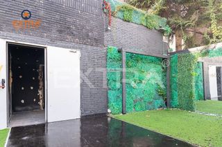 Local comercial en alquiler en San Juan Bautista en Madrid