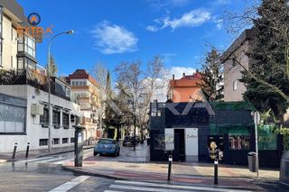 Local comercial en alquiler en San Juan Bautista en Madrid