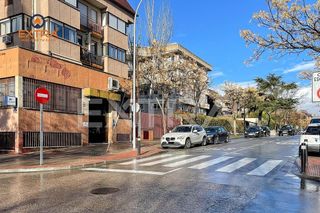 Local comercial en alquiler en San Juan Bautista en Madrid