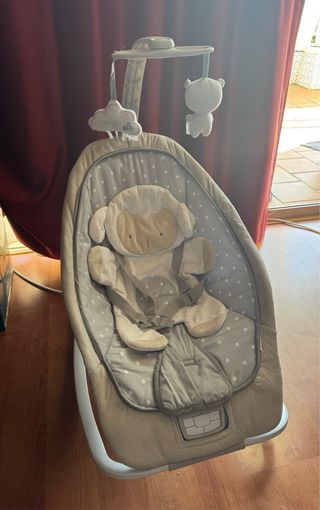 Mecedora para bebé con peluches