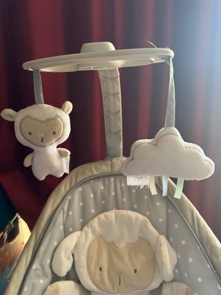 Mecedora para bebé con peluches