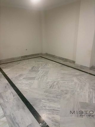 Piso en alquiler en Nueva Andalucía centro en Marbella