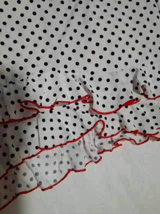 Falda ensayo corta lunares blanca