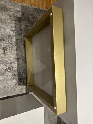 2 tavoli quadrati bianchi. Dimensioni 74x74. Altezza 40