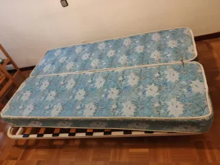 MESA + SOFA CAMA . Regalo 4 sillas