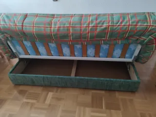 MESA + SOFA CAMA . Regalo 4 sillas
