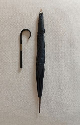 Paraguas antiguo negro