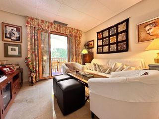 Piso en venta en Los Naranjos - Las Brisas en Marbella