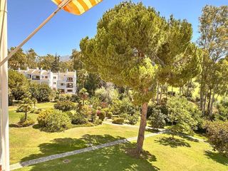 Piso en venta en Los Naranjos - Las Brisas en Marbella