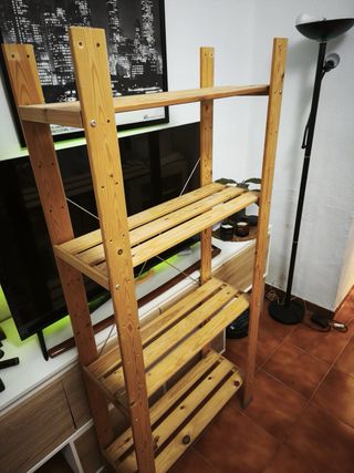 Estantería de madera