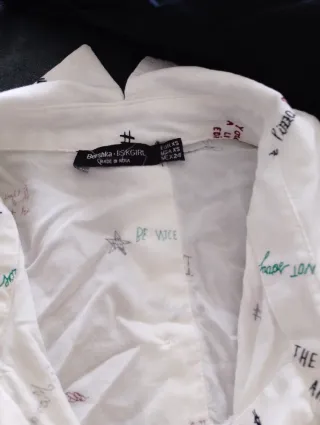 Camisa Bershka blanca estampada