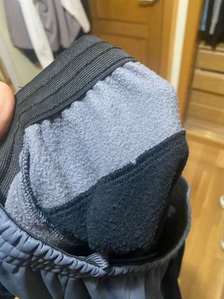 Conjunto deportivo Under Armour gris y negre