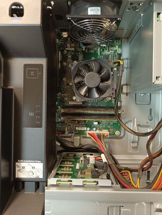 Servidor HPE ProLiant ML30 Gen10 Xeon E-2234