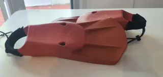 Aletas de surf naranjas