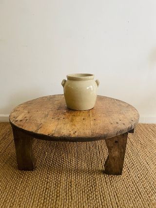 Antigua mesa de centro rústica de madera