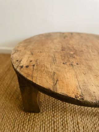 Antigua mesa de centro rústica de madera