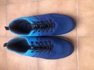 Zapatos de seguridad azul talla 45.