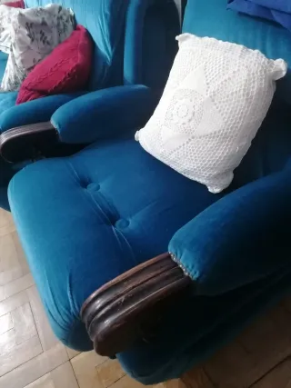 Sofá y sillones de terciopelo azul