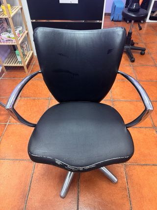 3 tocadores y sillones de peluquería