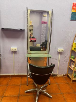 3 tocadores y sillones de peluquería