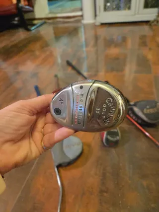 Palos de golf PING y Callaway