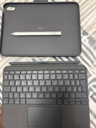 Funda-teclado Logitech iPad + Lápiz