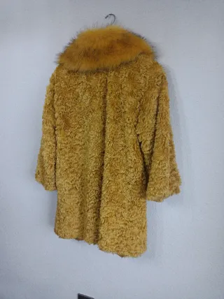 Chaquetón sintético amarillo cuello pelo T44