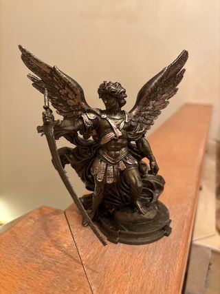 Arcángel San Miguel Resina Pintado a Mano