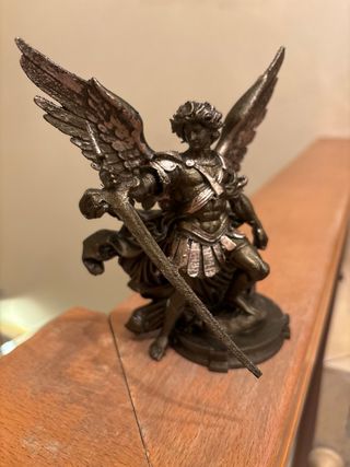 Arcángel San Miguel Resina Pintado a Mano