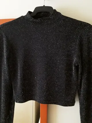 Top Pull&Bear brillante negro.